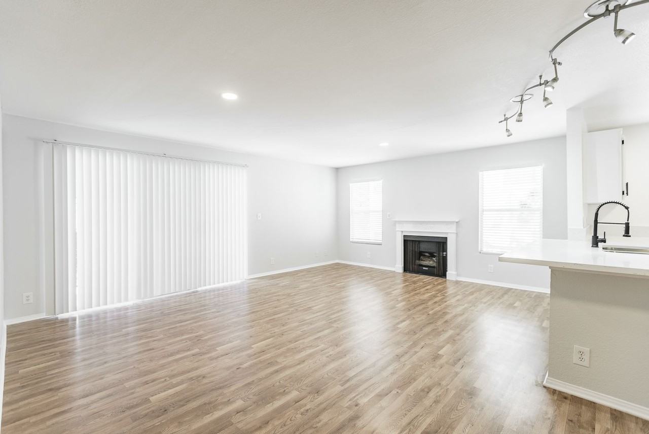 1945 Glendon Avenue - Photo 7 of 24