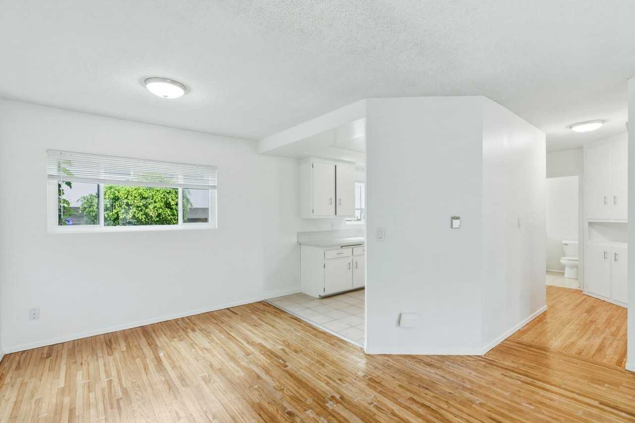 Loytan Street - Photo 2 of 43