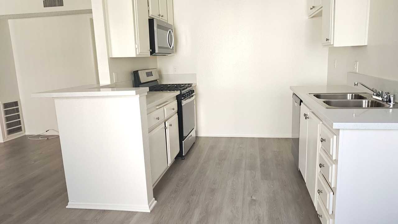 Villa Monaco Apartments - Photo 4 of 7
