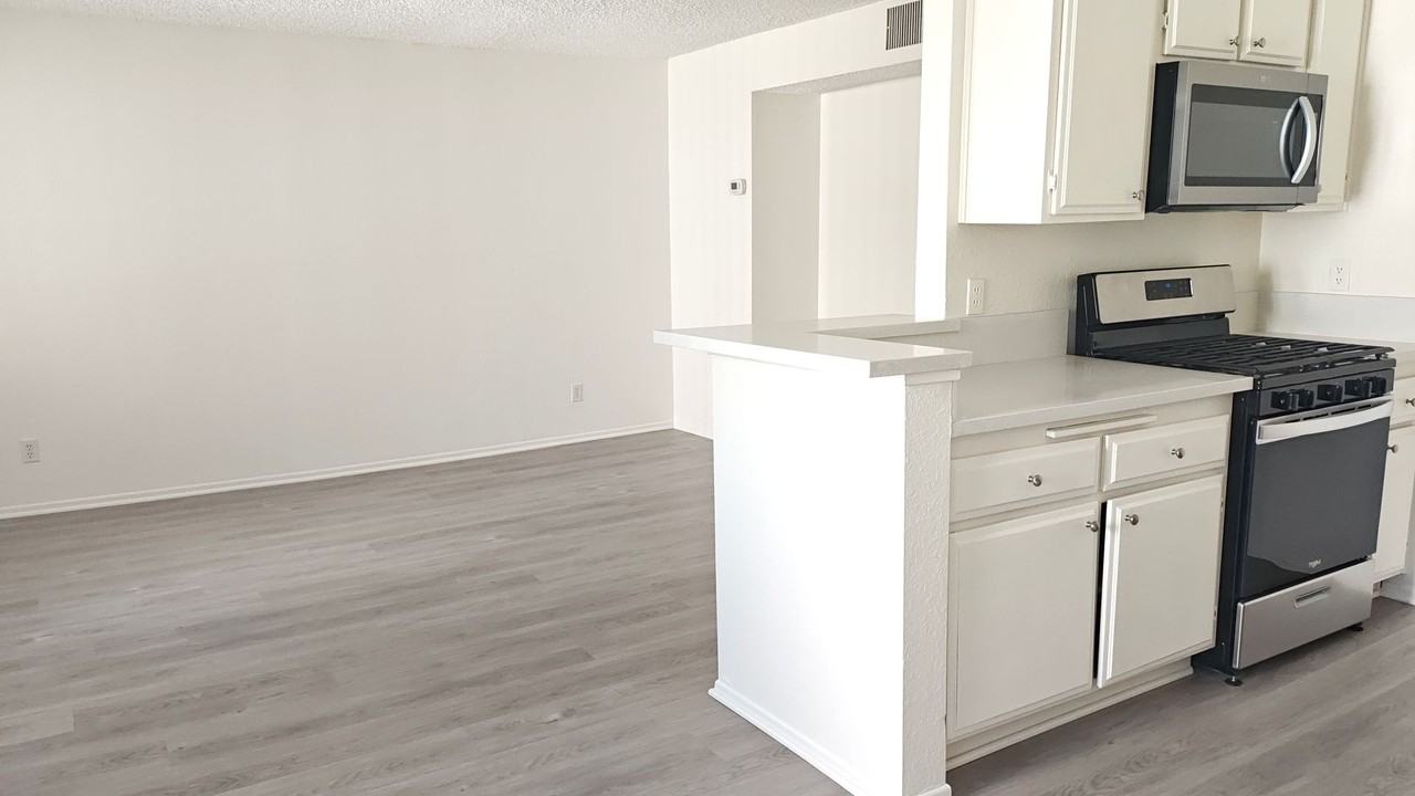 Villa Monaco Apartments - Photo 6 of 7