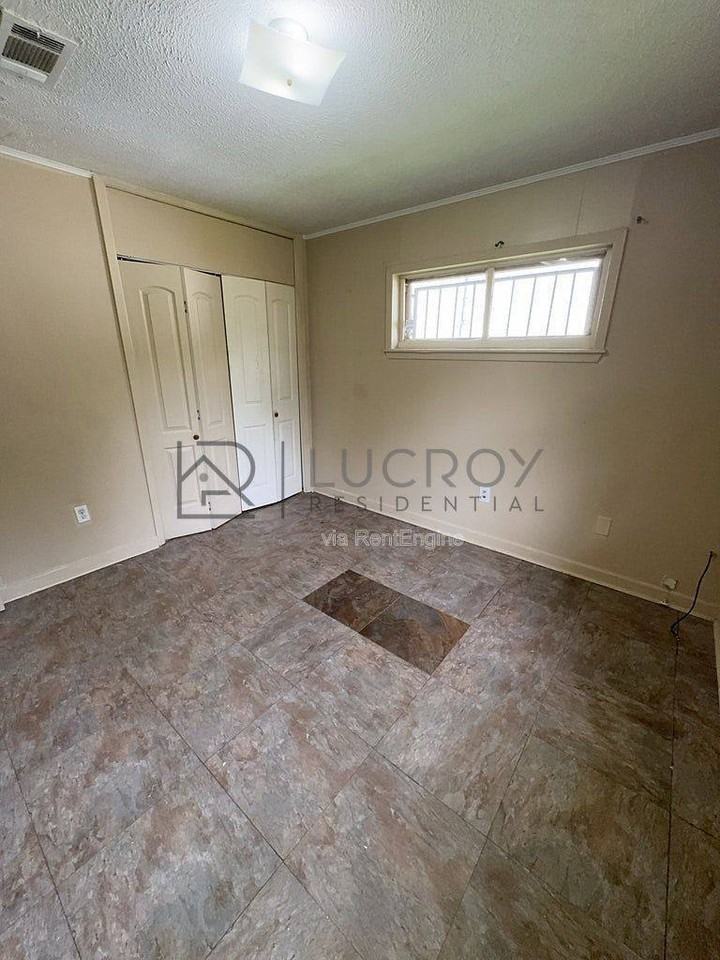 6521 Lyndon B Johnson Dr - Photo 7 of 8