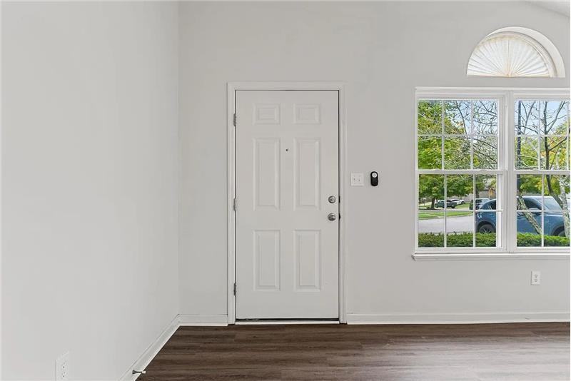 1243 Morning Side Dr - Photo 3 of 20