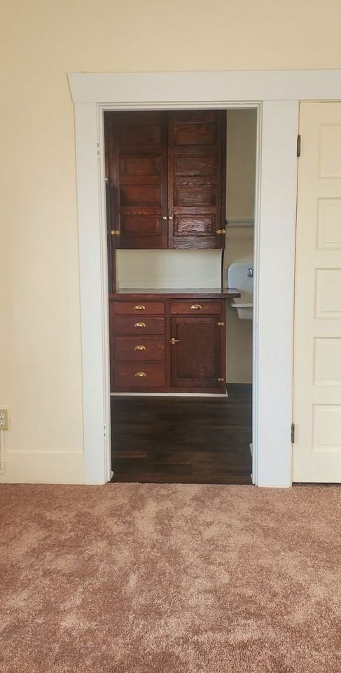 ES: 632 N State - Photo 4 of 31