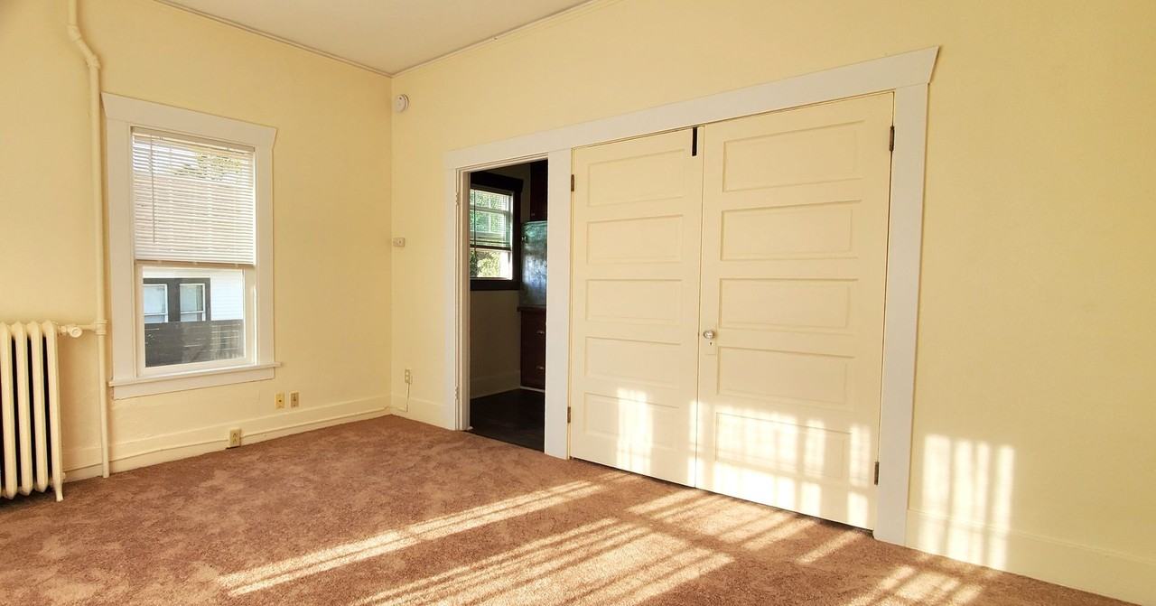 ES: 632 N State - Photo 6 of 31