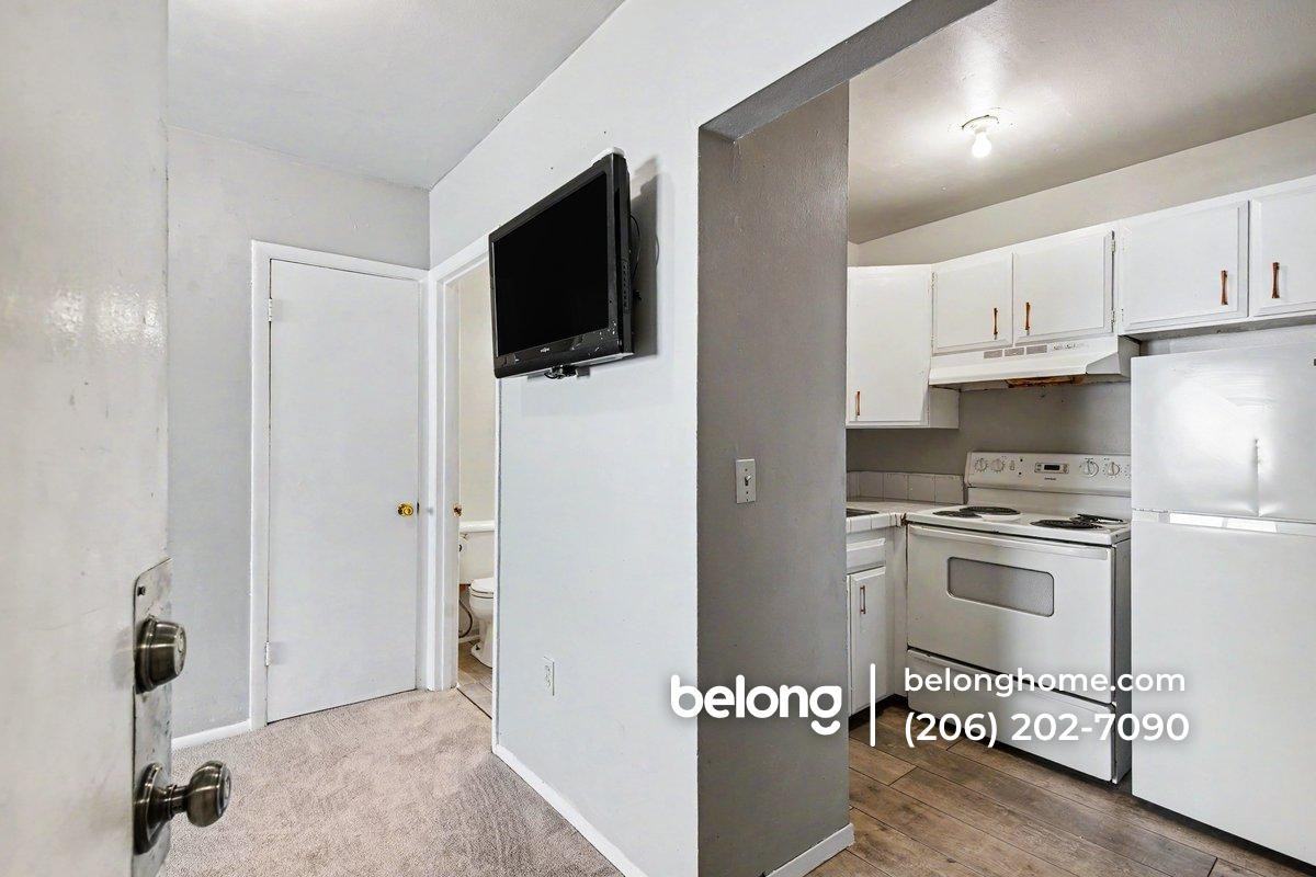 9454 17th Ave Sw #205 - Photo 6 of 11