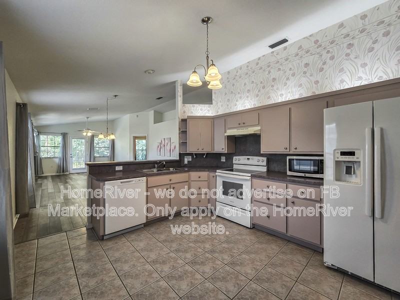 2305 Ne 40th Ave - Photo 3 of 25