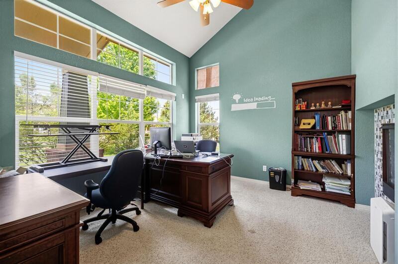 14141 Fairwind Ln - Photo 3 of 33