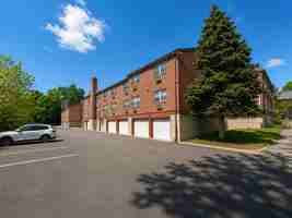 featured image of 3024 W Queen Ln