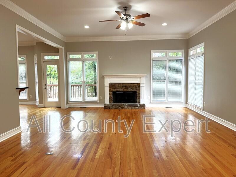 889 Lenox Ct Ne - Photo 3 of 29