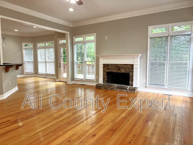 889 Lenox Ct Ne - Photo 4 of 29