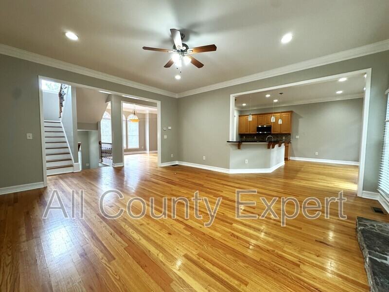 889 Lenox Ct Ne - Photo 5 of 29