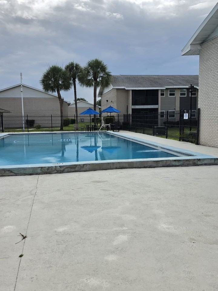 801 Sky Lake Cir #B - Photo 6 of 29