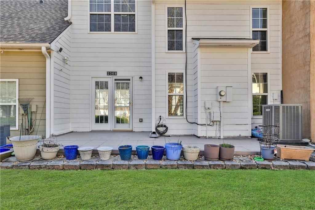 2369 Suwanee Pointe Dr - Photo 3 of 28