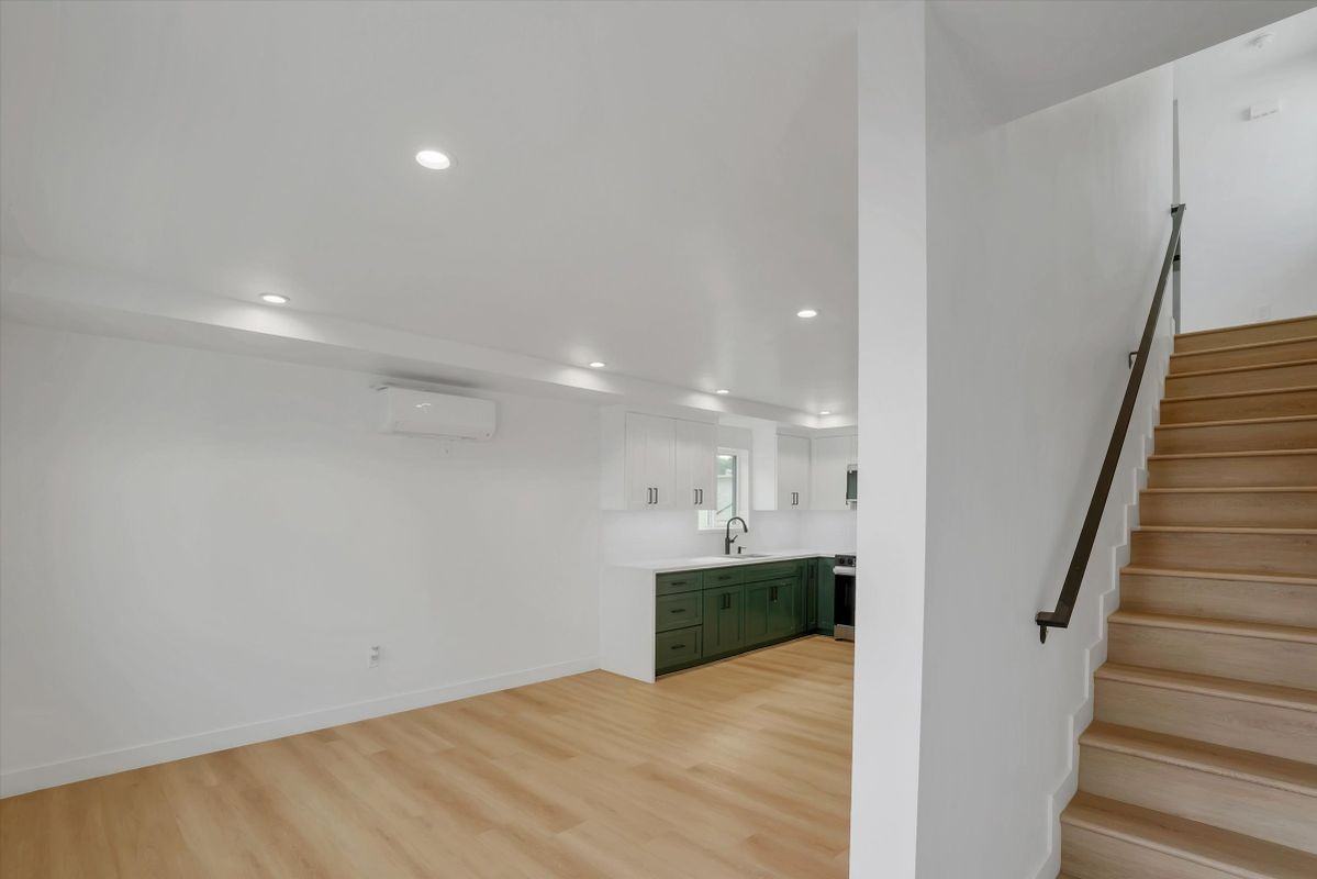 2114 1/2 E 2nd St - Photo 5 of 37