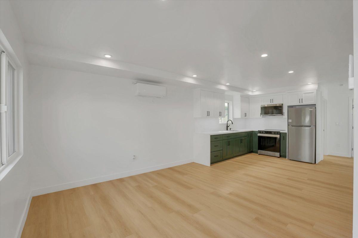2114 1/2 E 2nd St - Photo 6 of 37