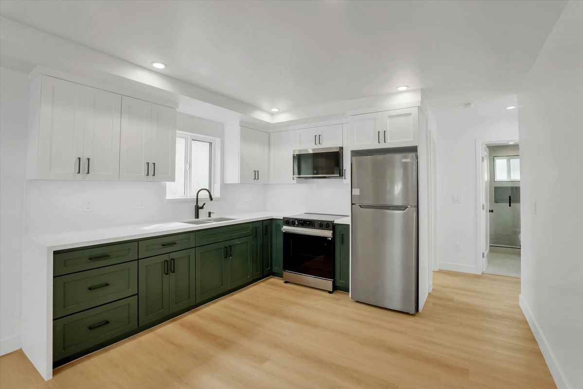 2114 1/2 E 2nd St - Photo 7 of 37