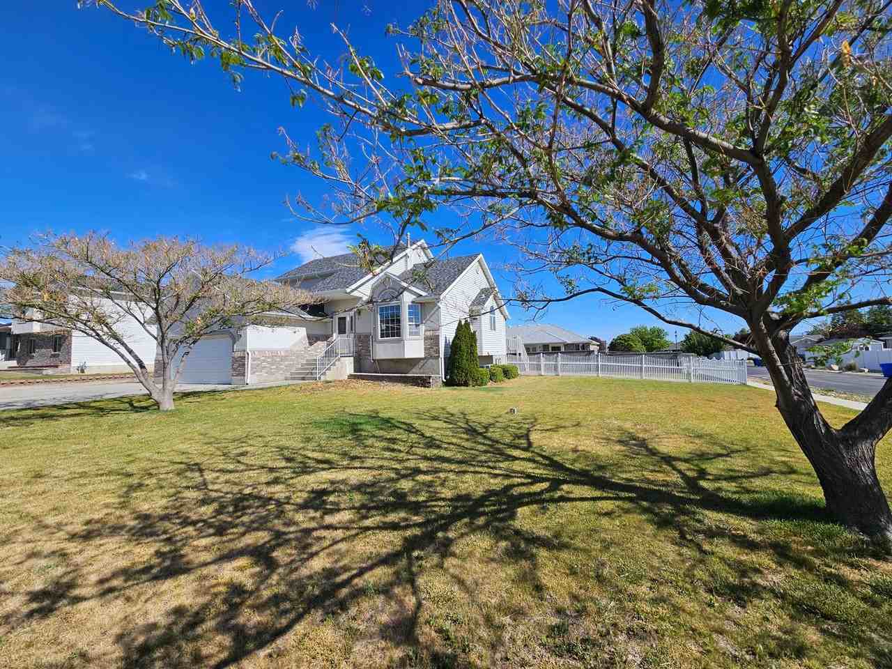 4698 Colander Dr - Photo 2 of 47