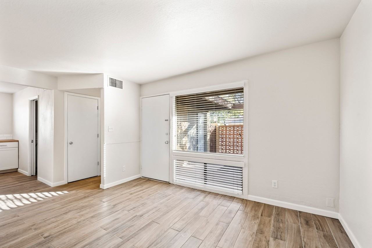 Park Town Homes - Photo 5 of 16