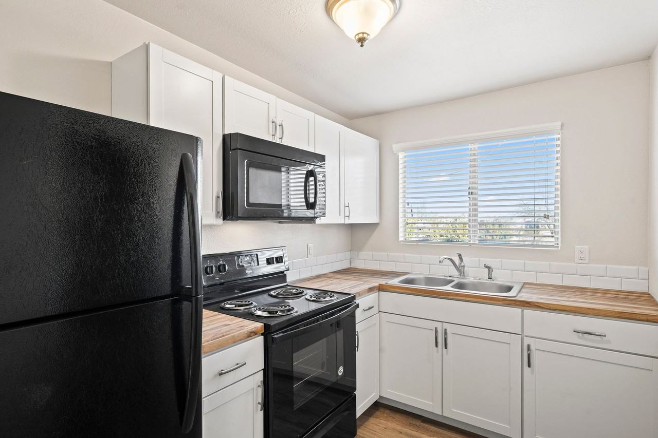 Park Town Homes - Photo 6 of 16