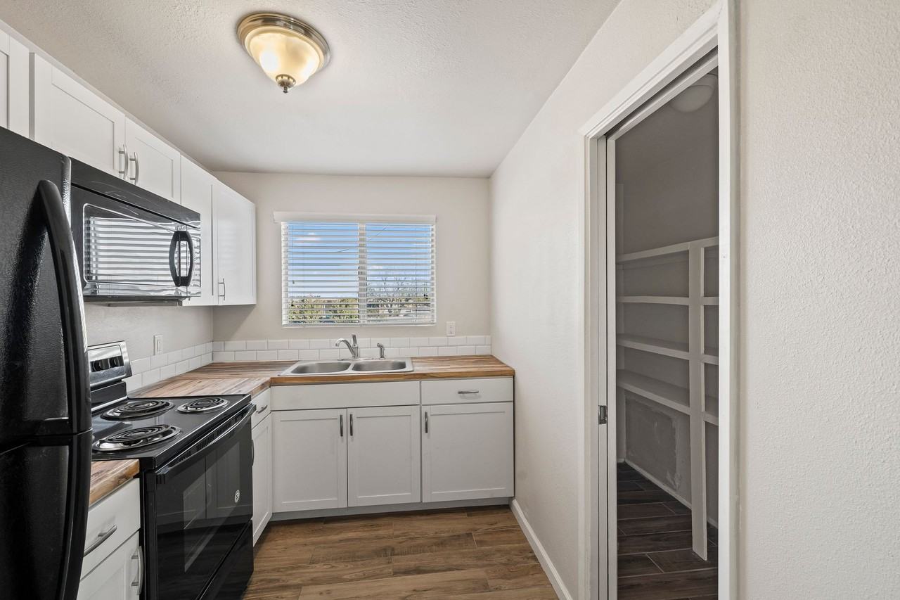 Park Town Homes - Photo 7 of 16