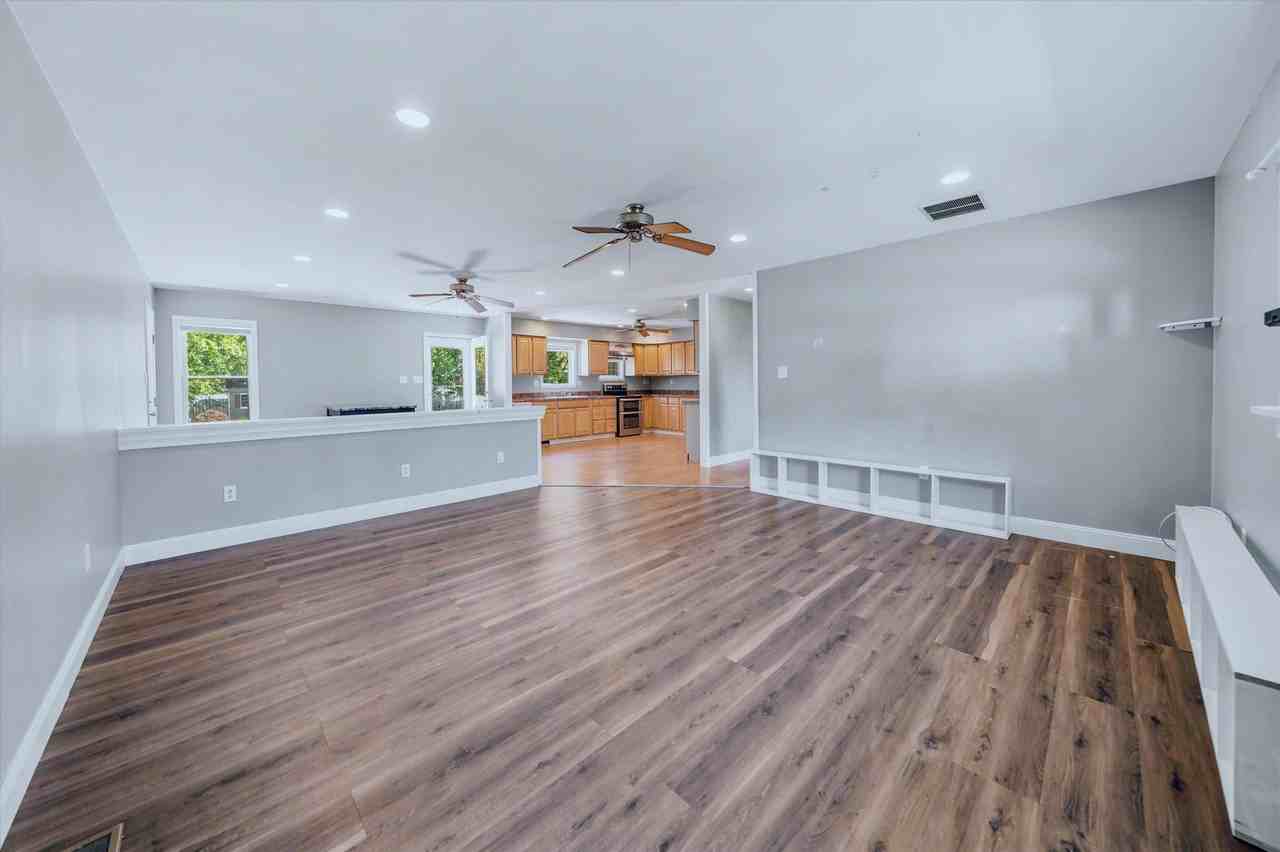 5 Comet Ct - Photo 7 of 29