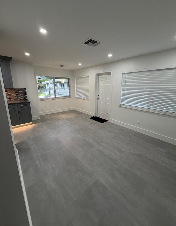 1133 Ne 16th Ave #10 - Photo 2 of 24