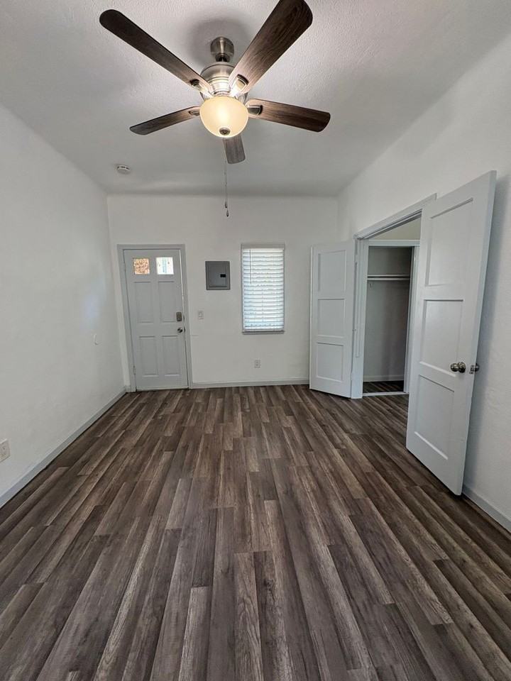 1000 Redondo Ave Apartments, Long Beach CA - Photo 3 of 20