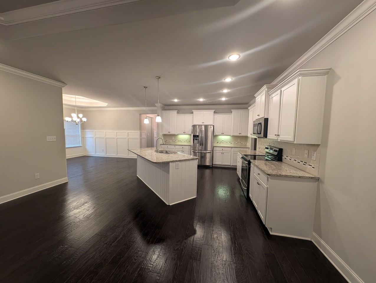 207 Blackwood Dr - Photo 3 of 47