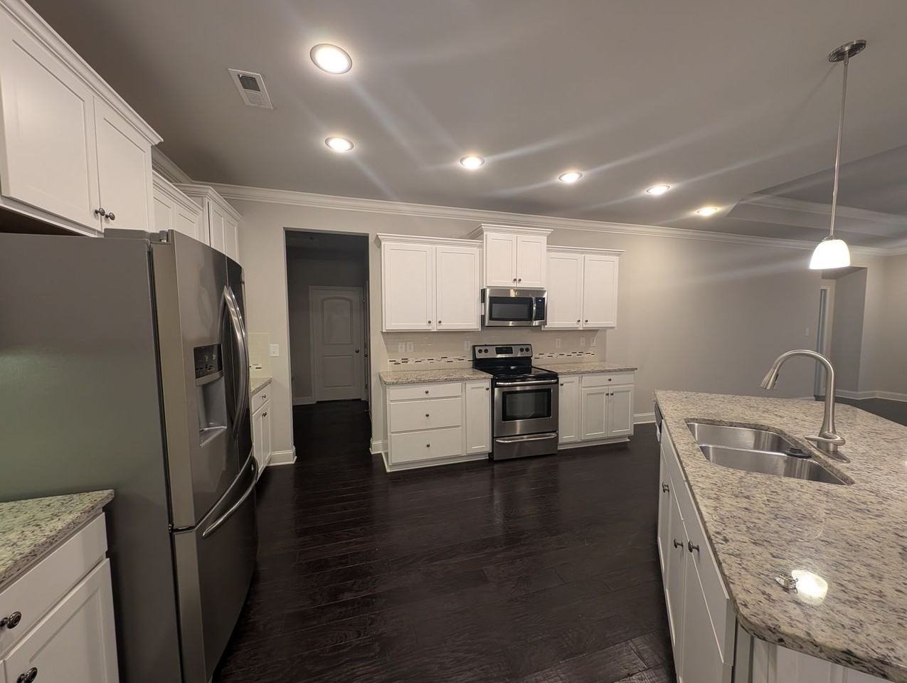 207 Blackwood Dr - Photo 4 of 47