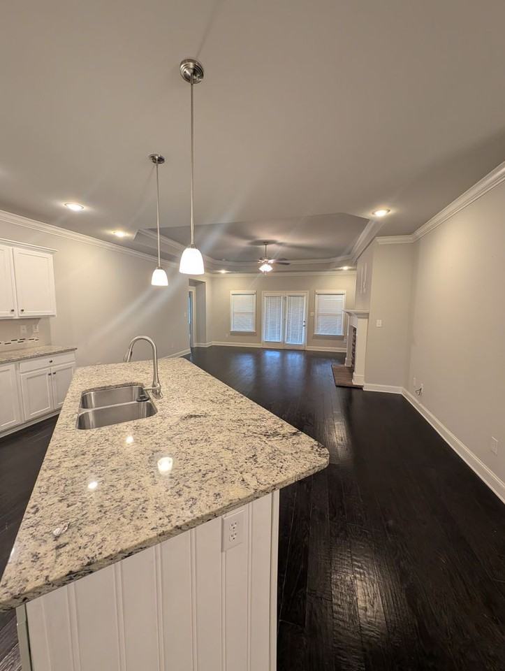 207 Blackwood Dr - Photo 6 of 47