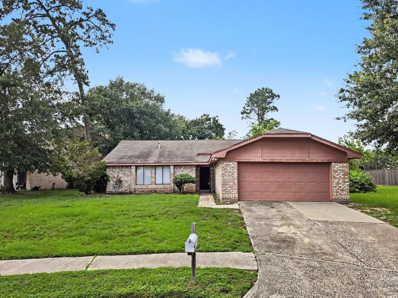 7410 Songwind Ln