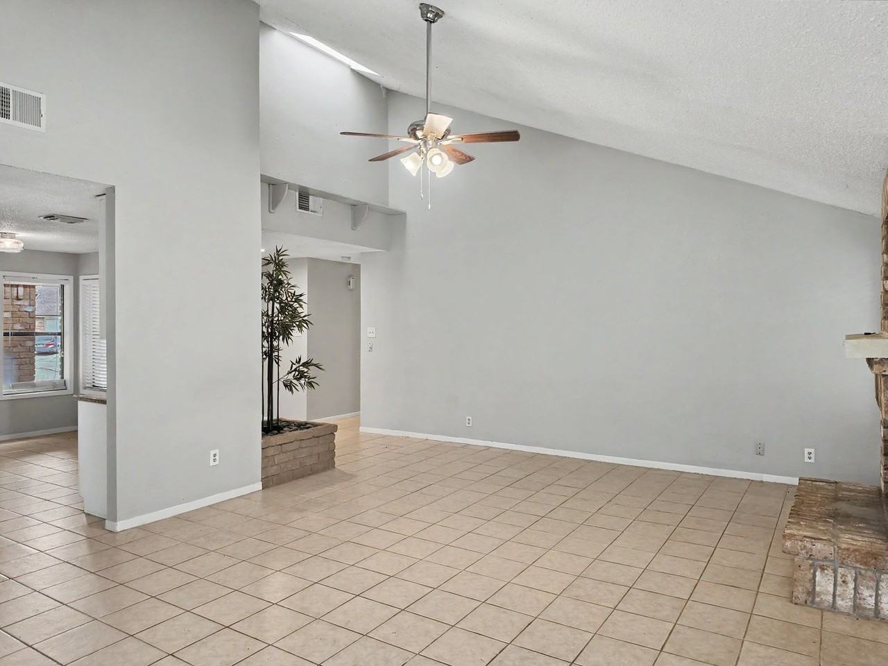 7410 Songwind Ln - Photo 5 of 20