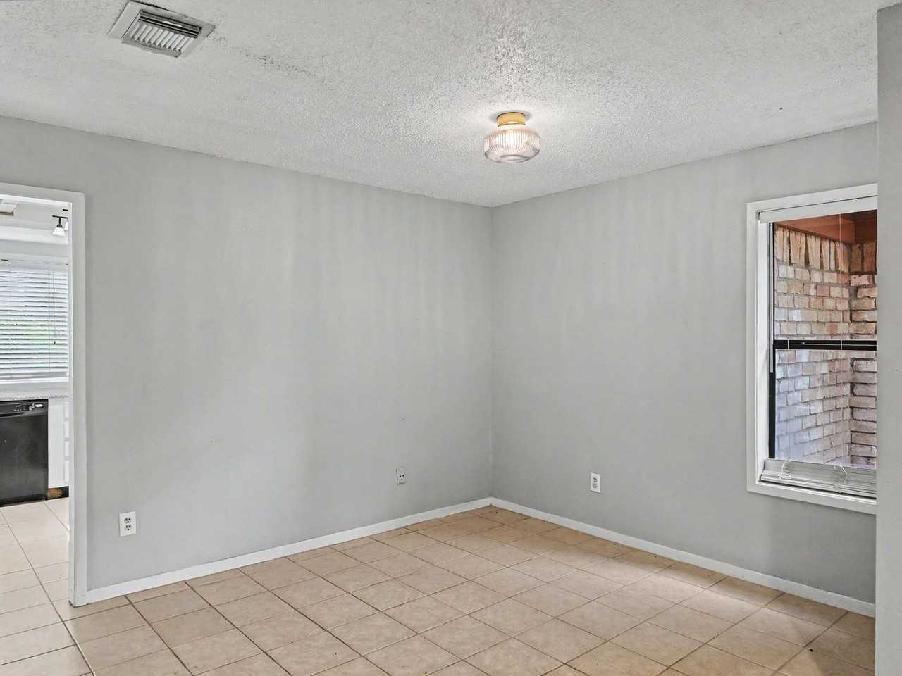 7410 Songwind Ln - Photo 6 of 20