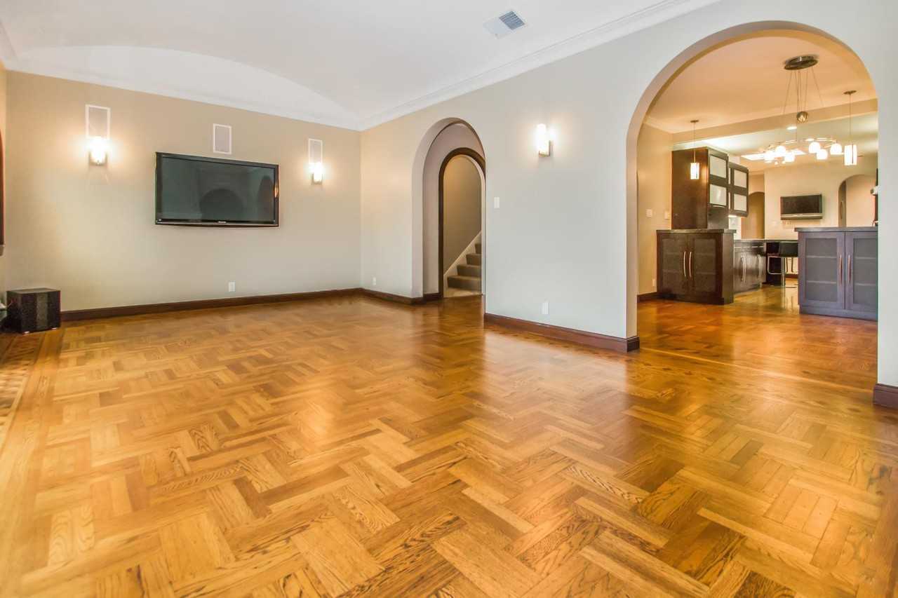 2335 Francisco St - Photo 4 of 25