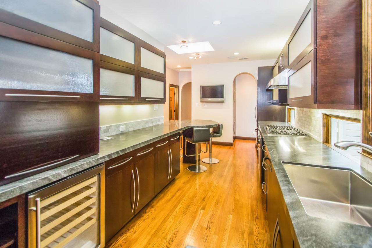 2335 Francisco St - Photo 5 of 25