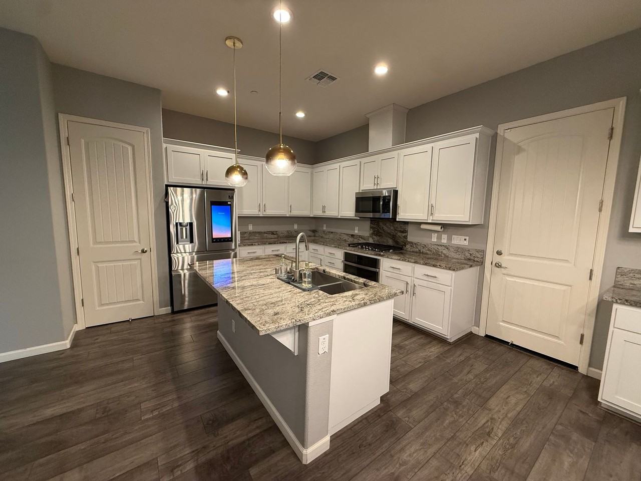3672 Iskenderun Ave - Photo 3 of 15
