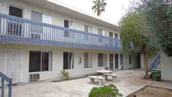 featured image of 4423 Menlo Ave