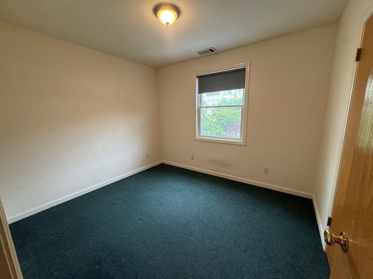 2527 Piedmont Ave #C - Photo 5 of 19