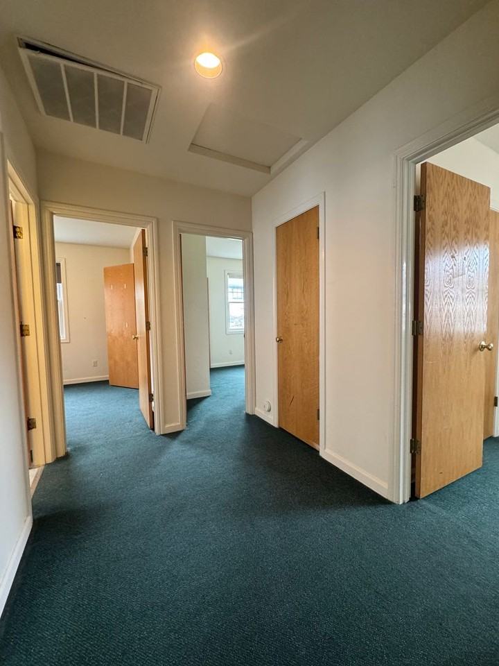 2527 Piedmont Ave #C - Photo 7 of 19