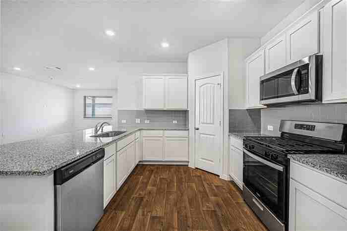 121 Mackinac Ln - Photo 2 of 16