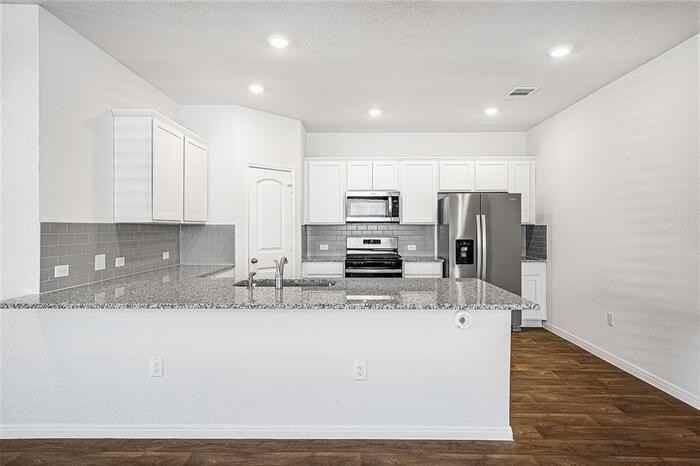 121 Mackinac Ln - Photo 3 of 16