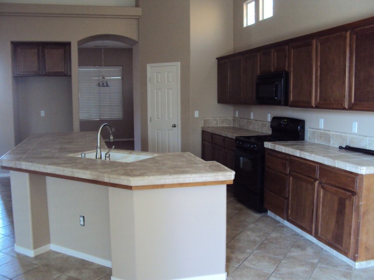 2744 N Duke Ct - Photo 4 of 8