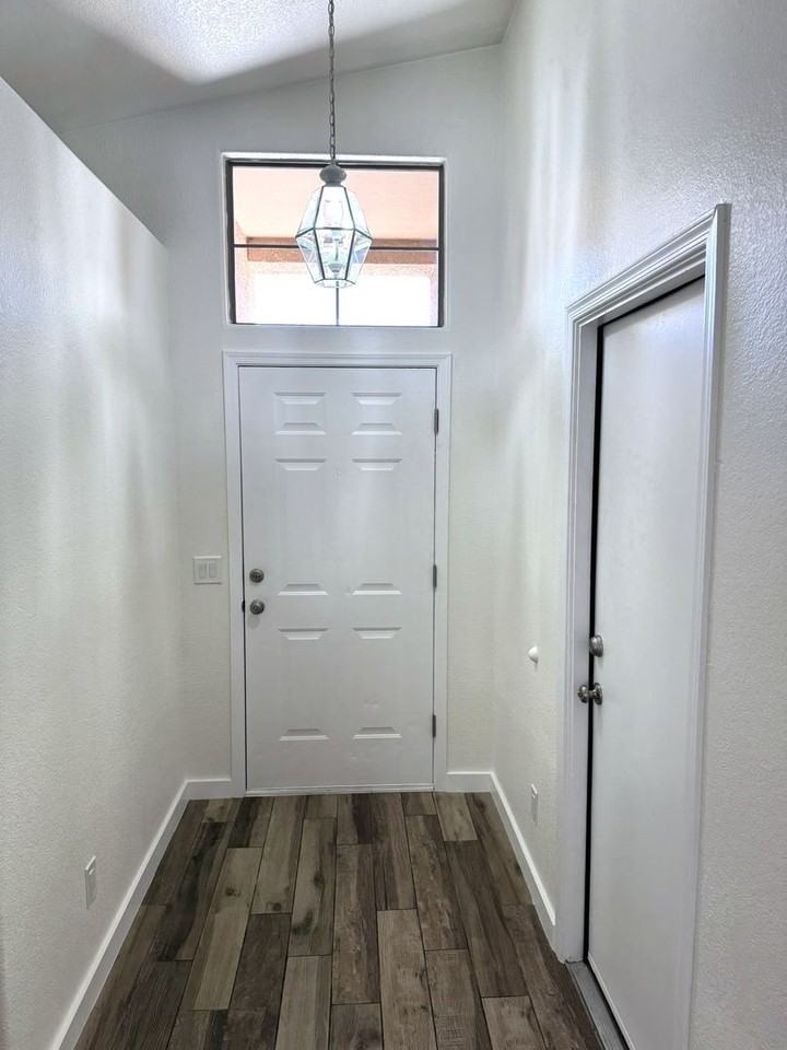 12710 W Ash St - Photo 2 of 23