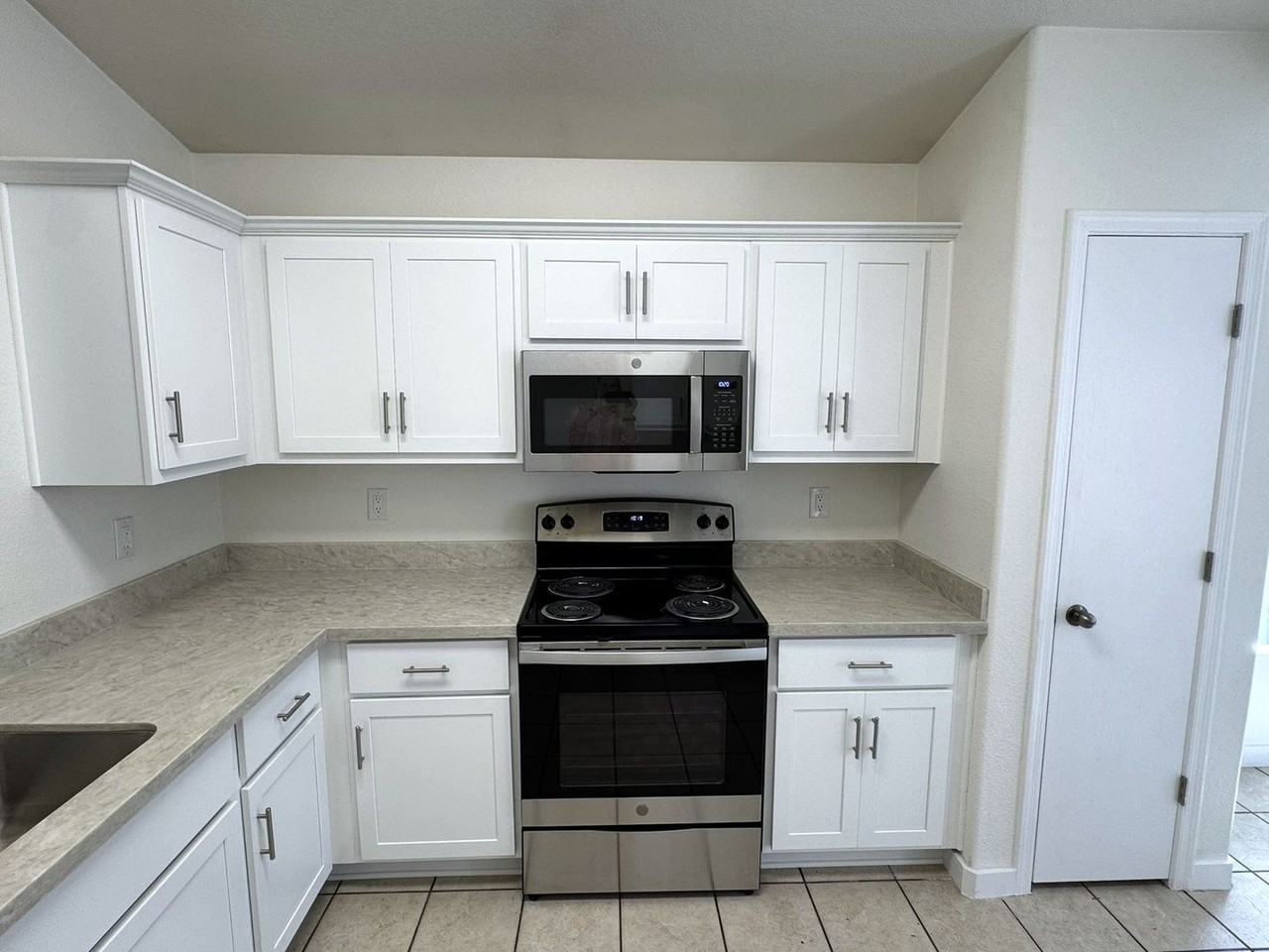 12710 W Ash St - Photo 3 of 23