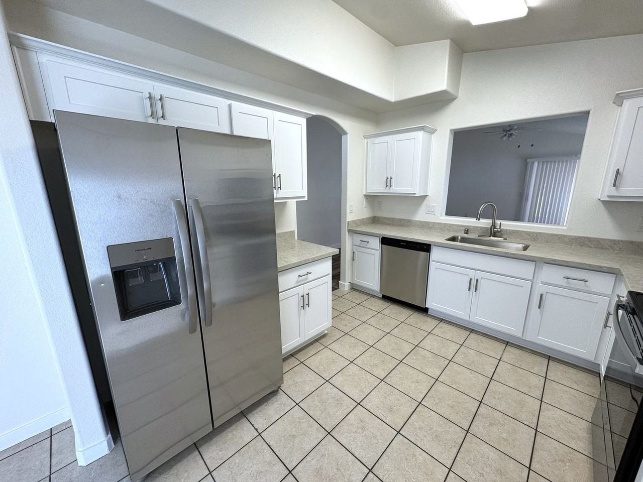 12710 W Ash St - Photo 4 of 23