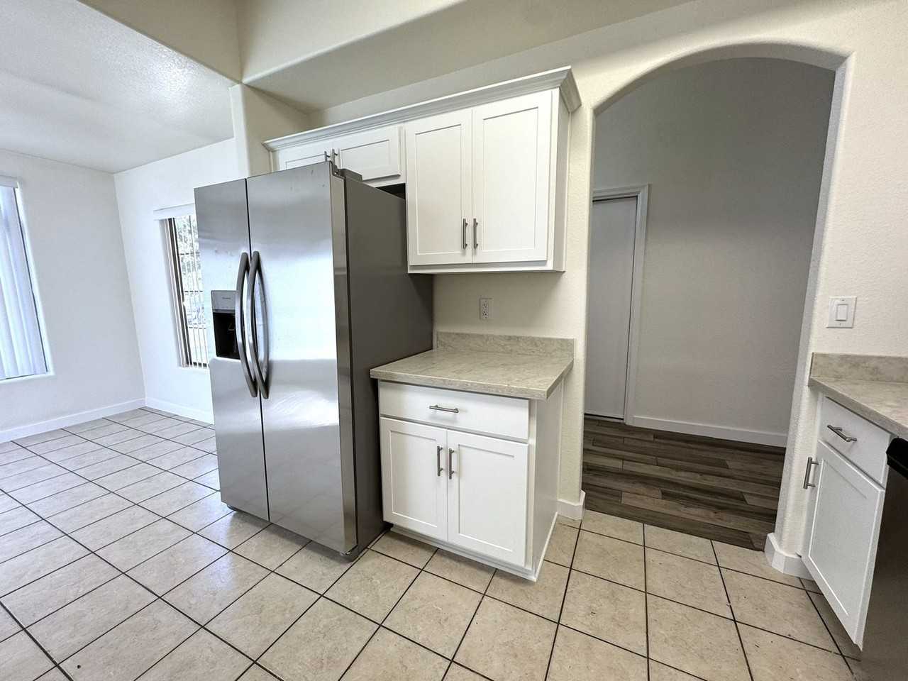 12710 W Ash St - Photo 5 of 23