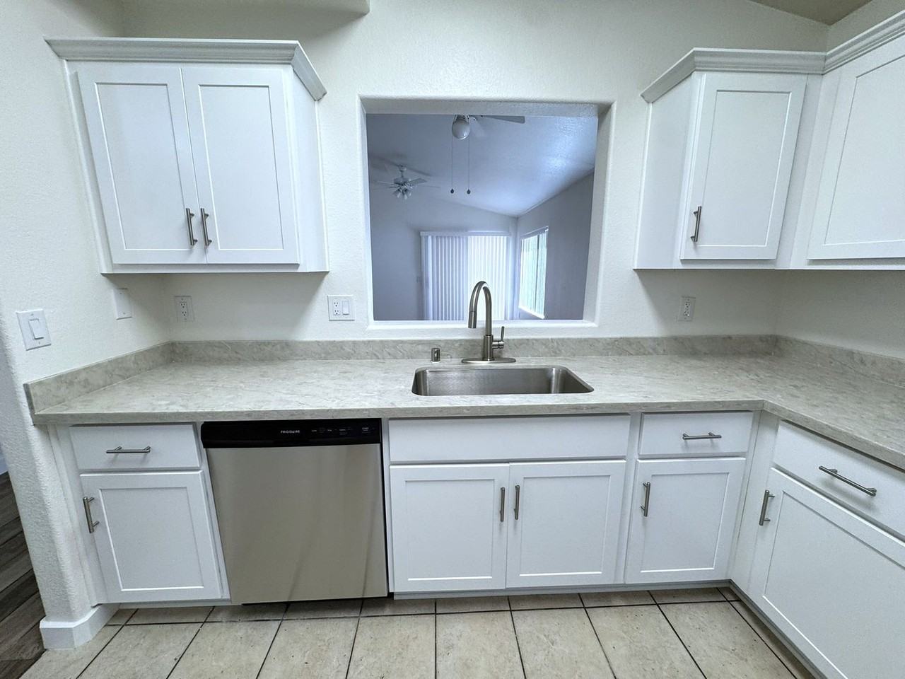 12710 W Ash St - Photo 7 of 23