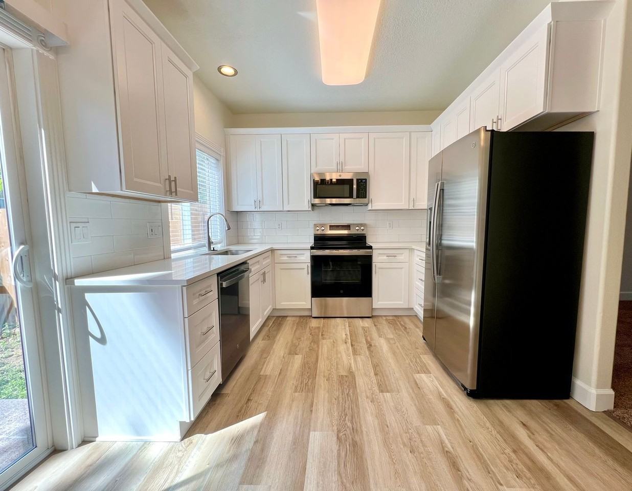 16733 Ne Halsey St - Photo 2 of 28