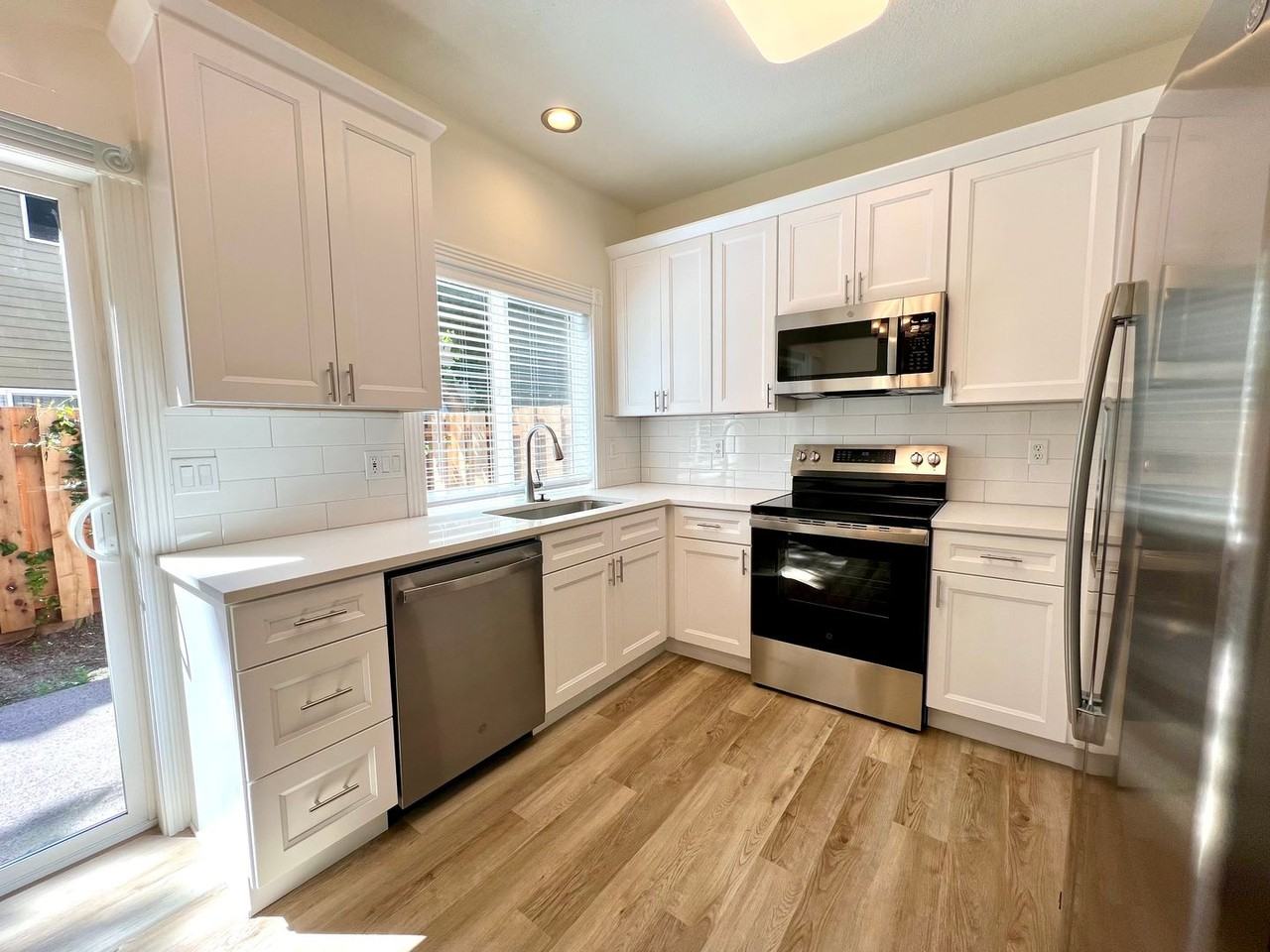 16733 Ne Halsey St - Photo 3 of 28
