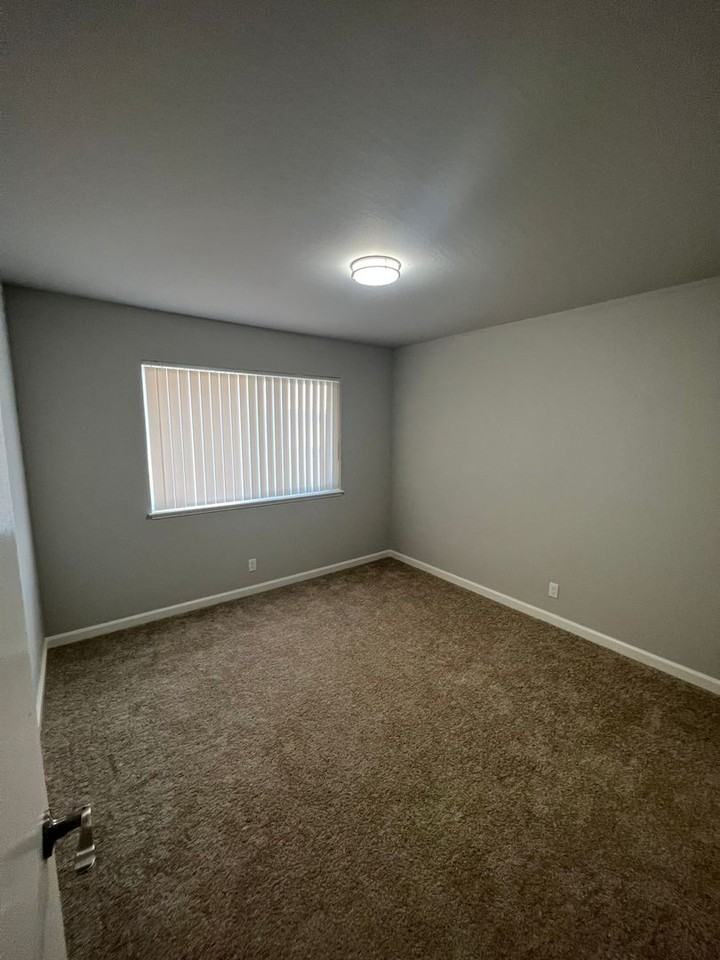 Regent Apartment Homes - Photo 3 of 18